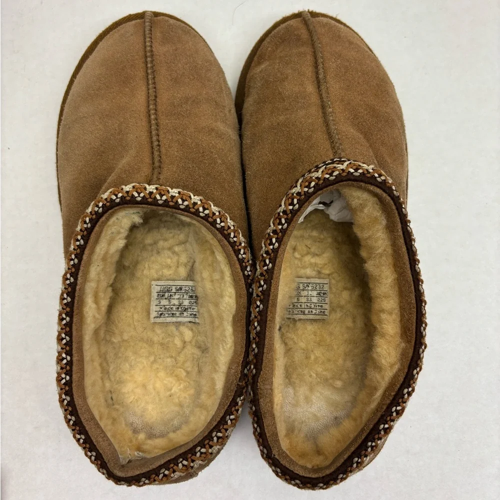 Ugg Cozy Suede Shearling Lined Slip-On Slippers - Tan SZ 3 for little girl